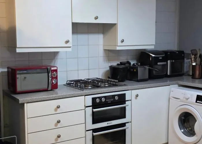 Private * Leeds (West Yorkshire)